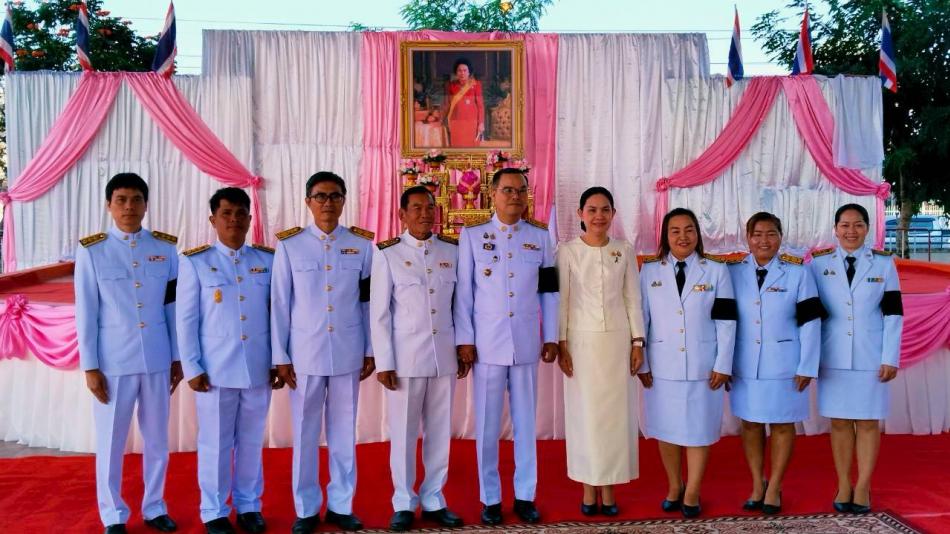 วันที่ 25  พฤศจิกายน  2568  องค์การบริหารส่วนตำบลสมเด็จ  นำโดยนายทองจันทร์ เหล่าลุมพุก นายกองค์การบริหารส่วนตำบลสมเด็จ  ข้าราชการ พนักงานส่วนตำบล ร่วมพิธีทำบุญตักบาตรถวายพระราชกุศล พิธีวางพวงมาลาถวายราชสักการะสมเด็จพระเจ้าภคีนีเธอเจ้าเจ้าฟ้าเพชรัตนราชสุดา สิริโสภาพัณณวดี  และพระบาทสมเด็จพระมงกุฎเกล้าเจ้าอยู่หัว เนื่องในกาสวันคล้ายวันสวรรคตครบ  100 ปี 25 พฤศจิกายน 2568